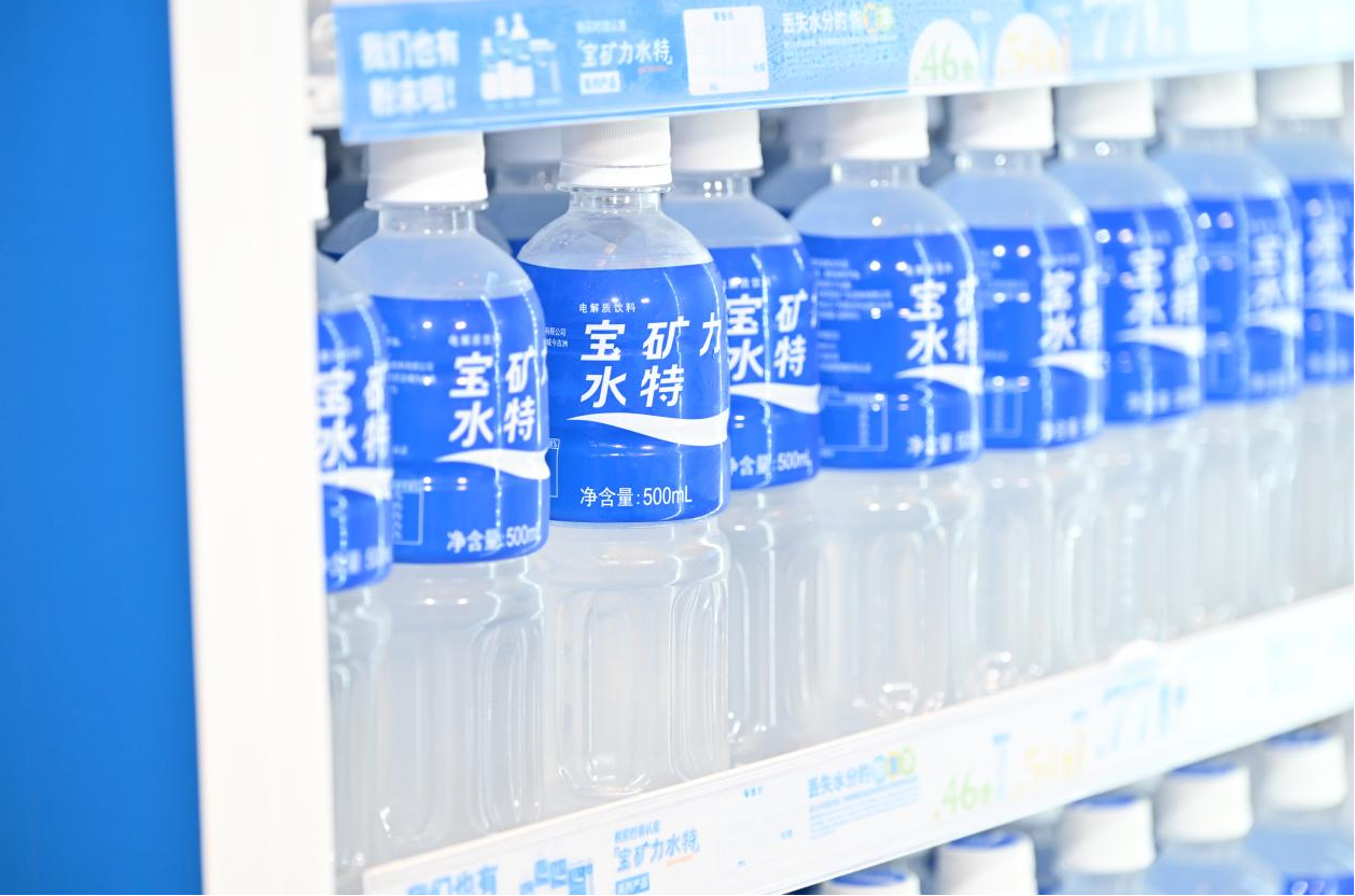 高温令我们无处可逃？ 高温下的健康问题日益显著， 专家提醒：科学补液是关键	